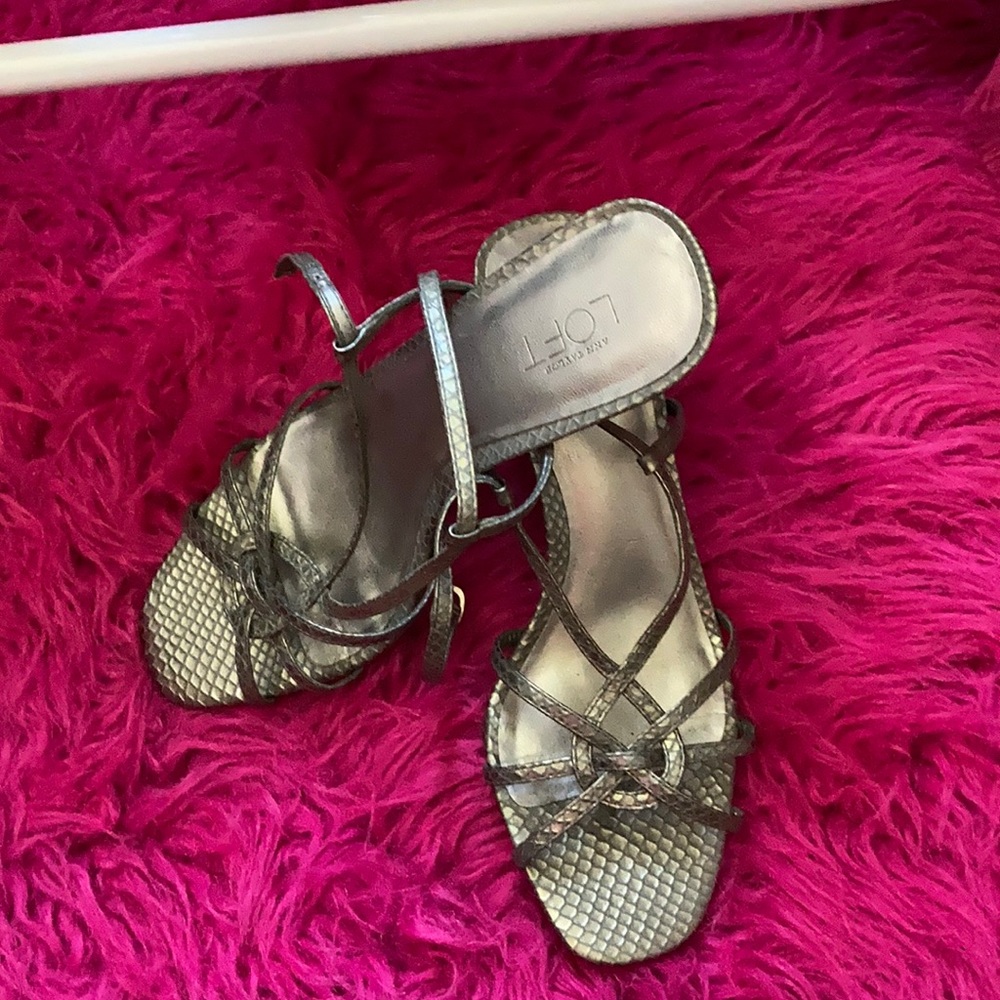 🐾 4 for $40 Ann Taylor loft silver sandals